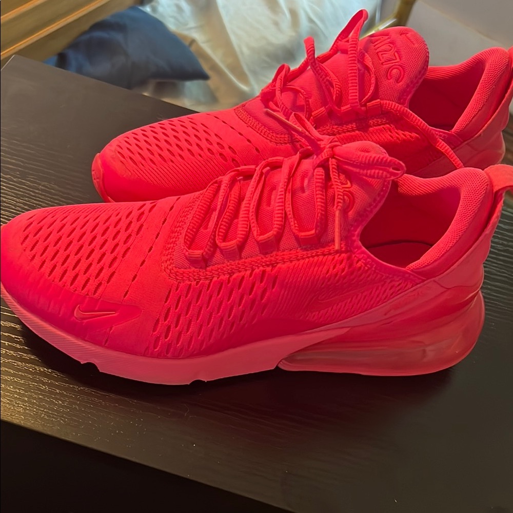Nike Air Max 270 Women’s Hot Pink